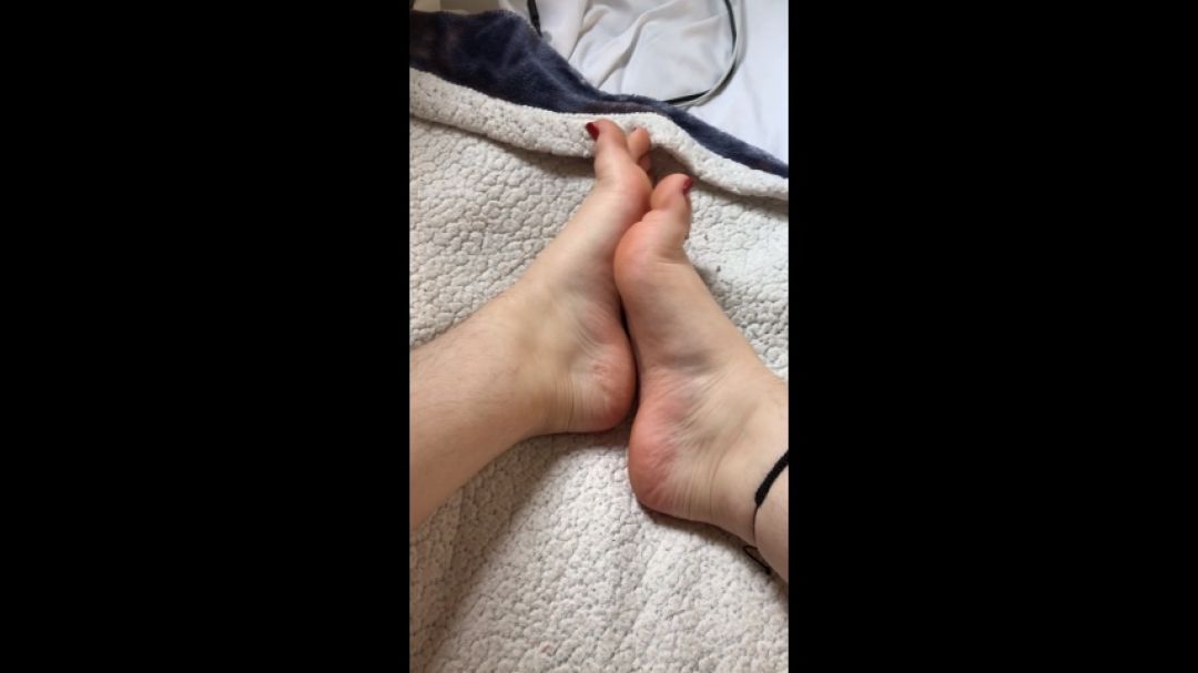 Hairy long legs - Feet - Toes - Soles