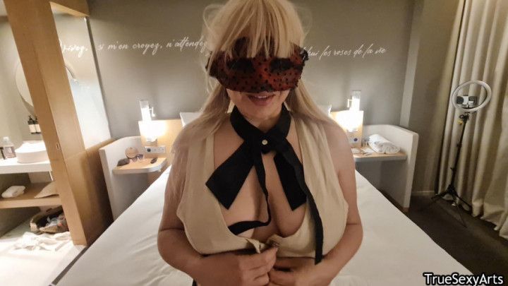 A swedish tourist with big boobs fuck in a Paris hotel