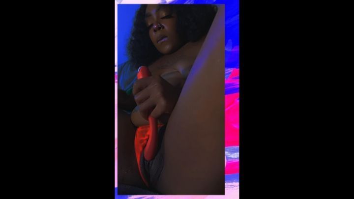 CLOSE UP CHOCOLATE GODDESS PUSSY SQUIRTING CREAMY GOODNESS