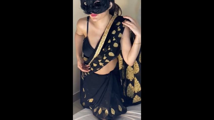 Indian Girl Always Look Hot in saree