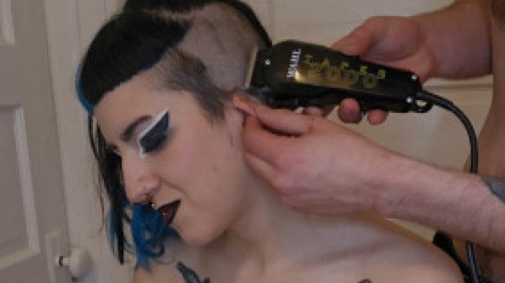 Goth Girl Gets her Sides Shaved