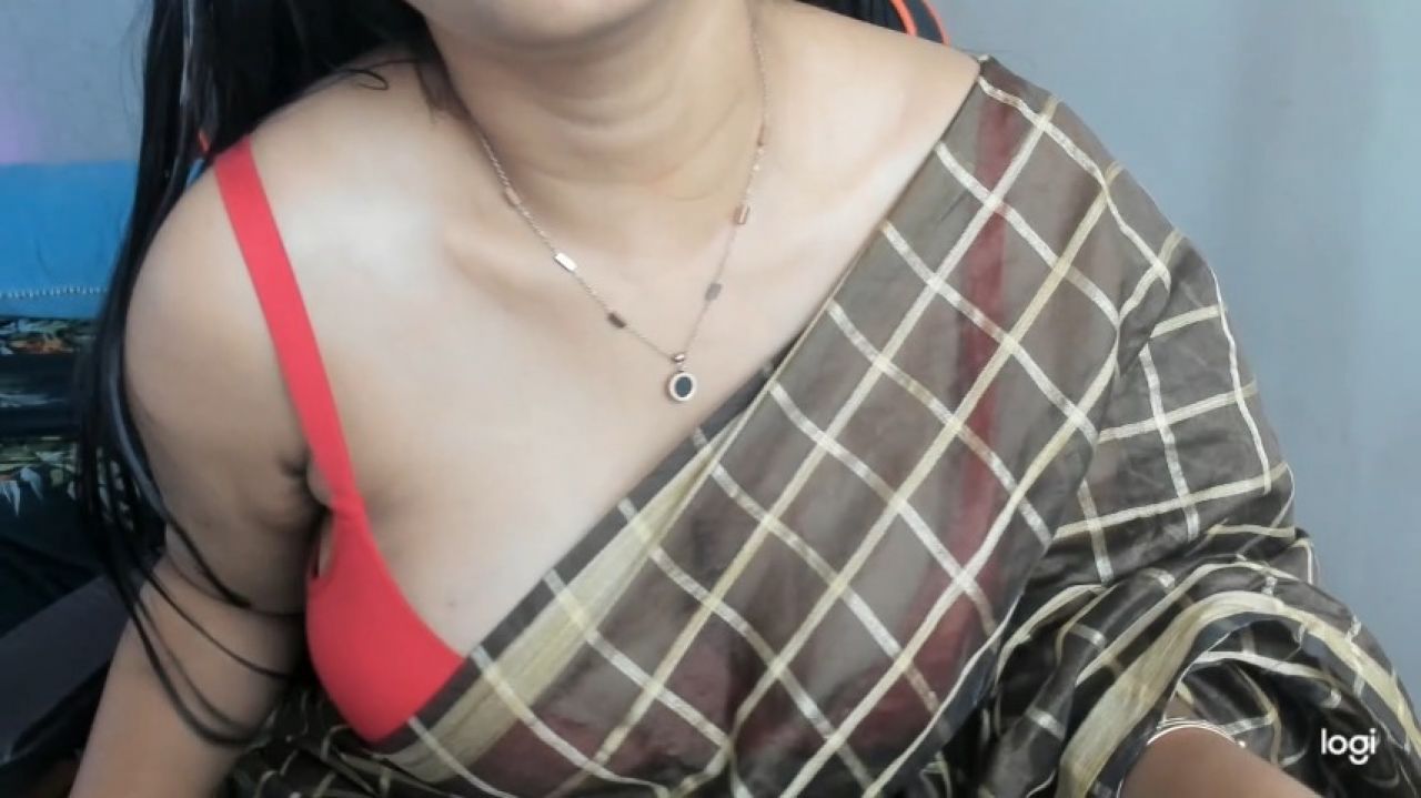 Indian girl Striptease with hot sexy saree