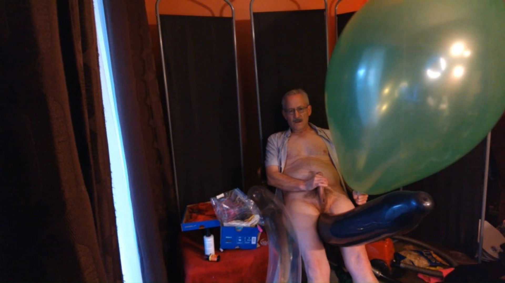 Daddy Jerks with Giant Round Balloon and Two Long Balloons