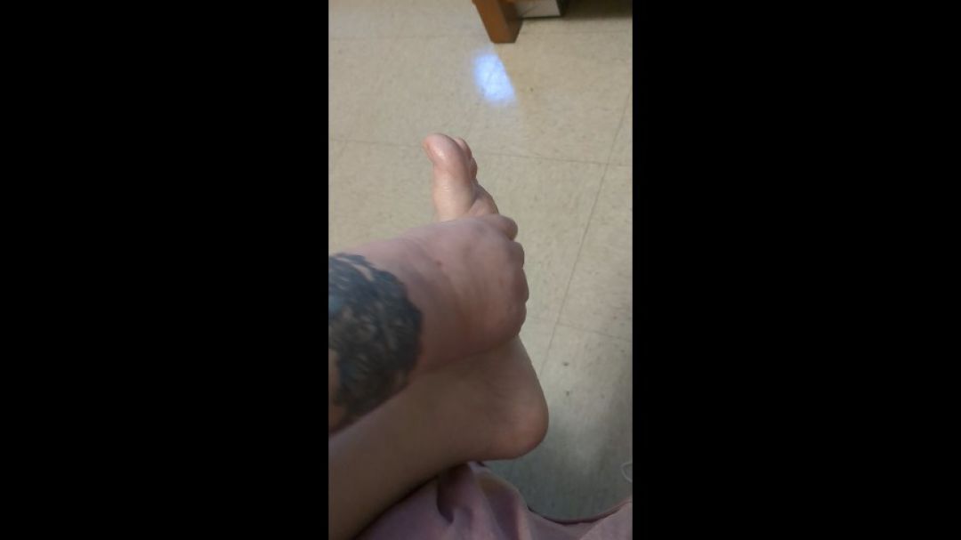 BBW left foot massaging