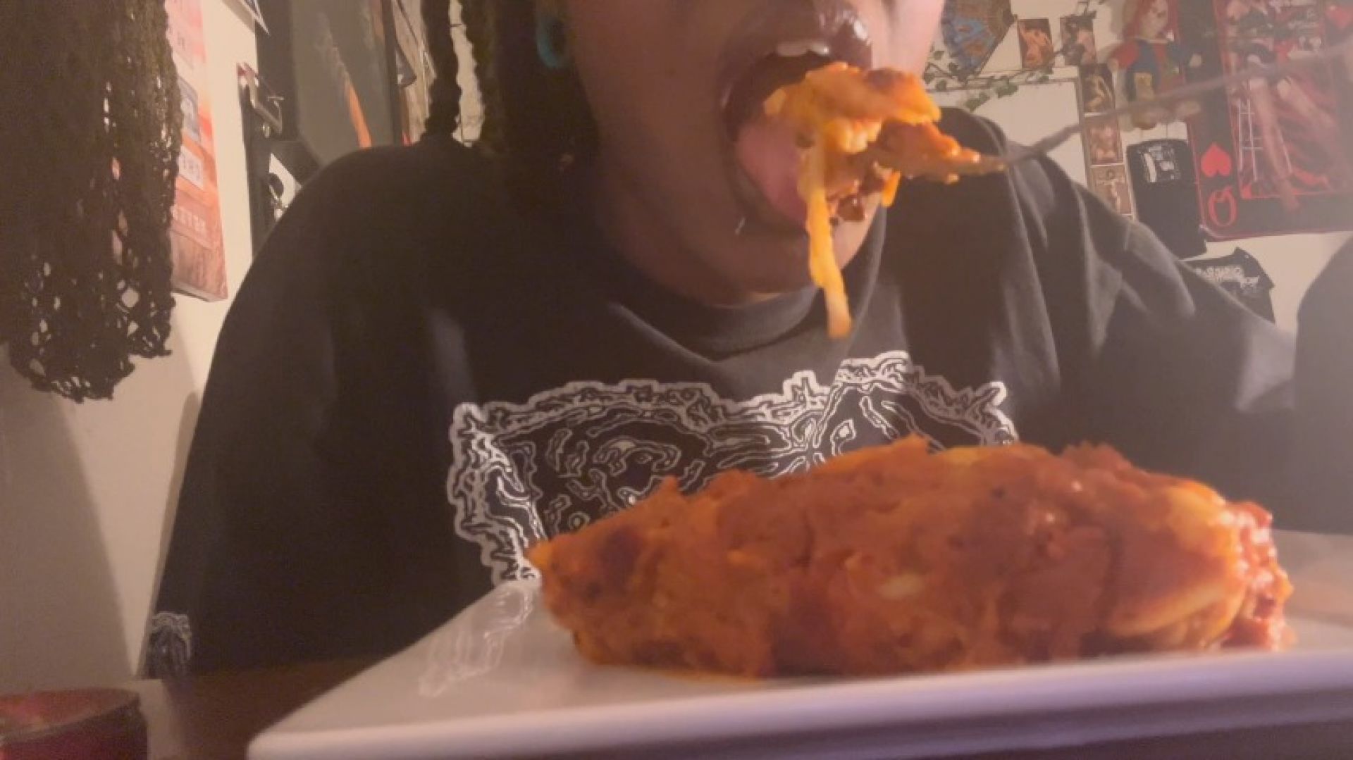 Devouring a FULL plate of thick lasagna with lipgloss