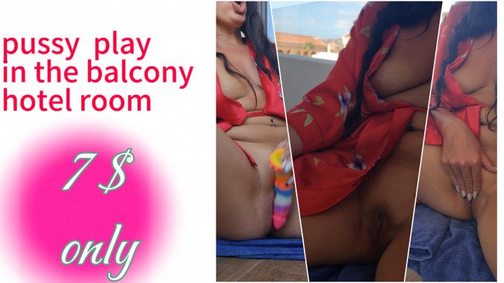 Pussy play outdoor