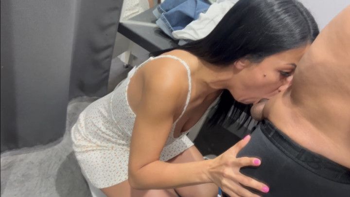 Risky Blowjob in the fitting room 2