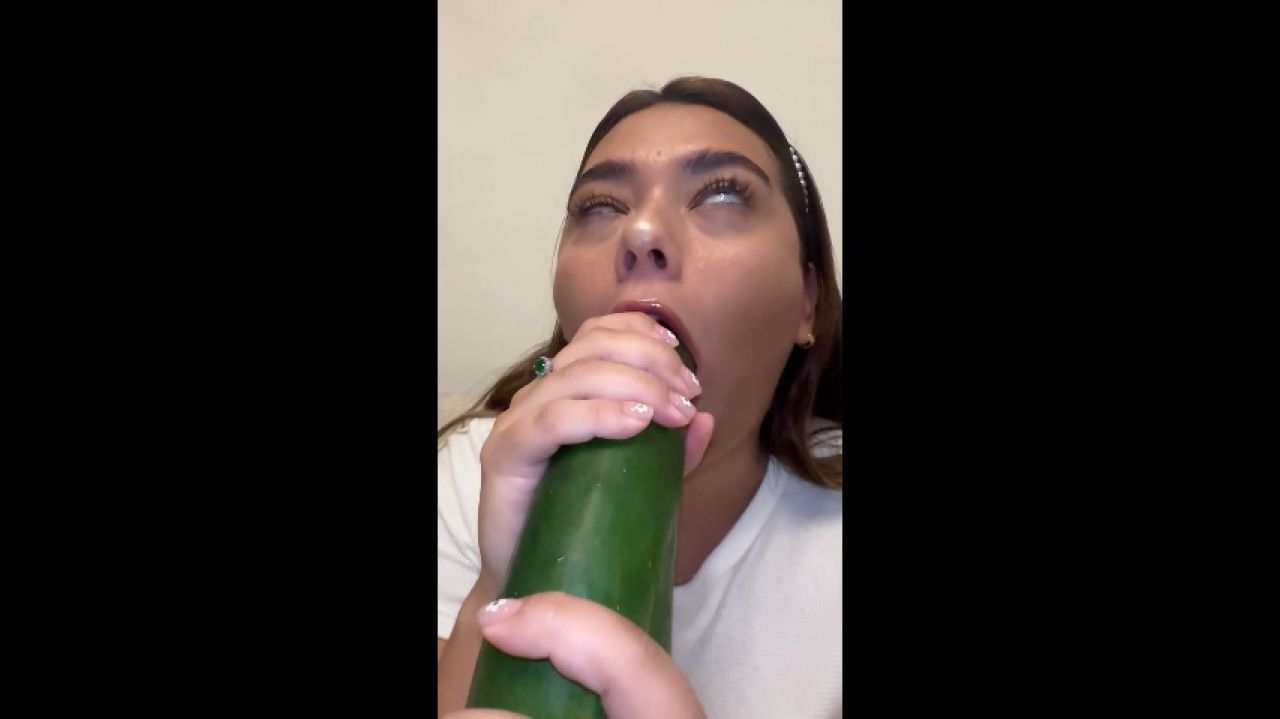 A CUCUMBER FUCKS MY THROAT