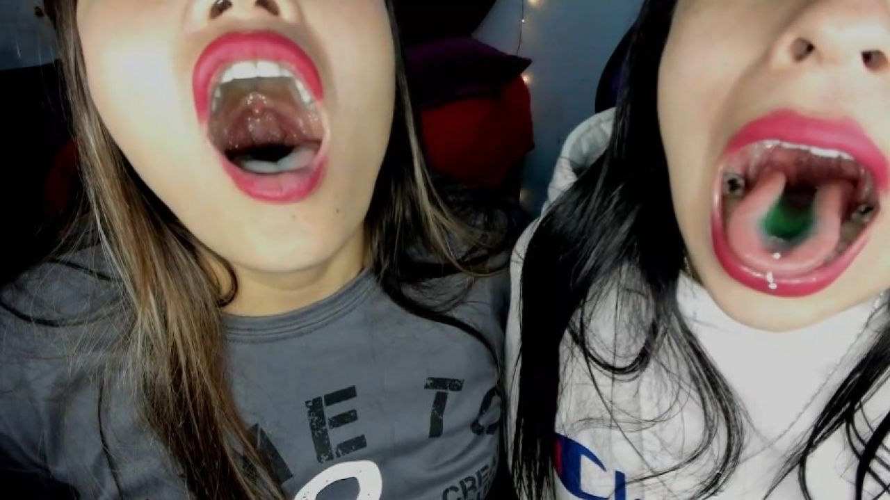 I show uvula with my friend