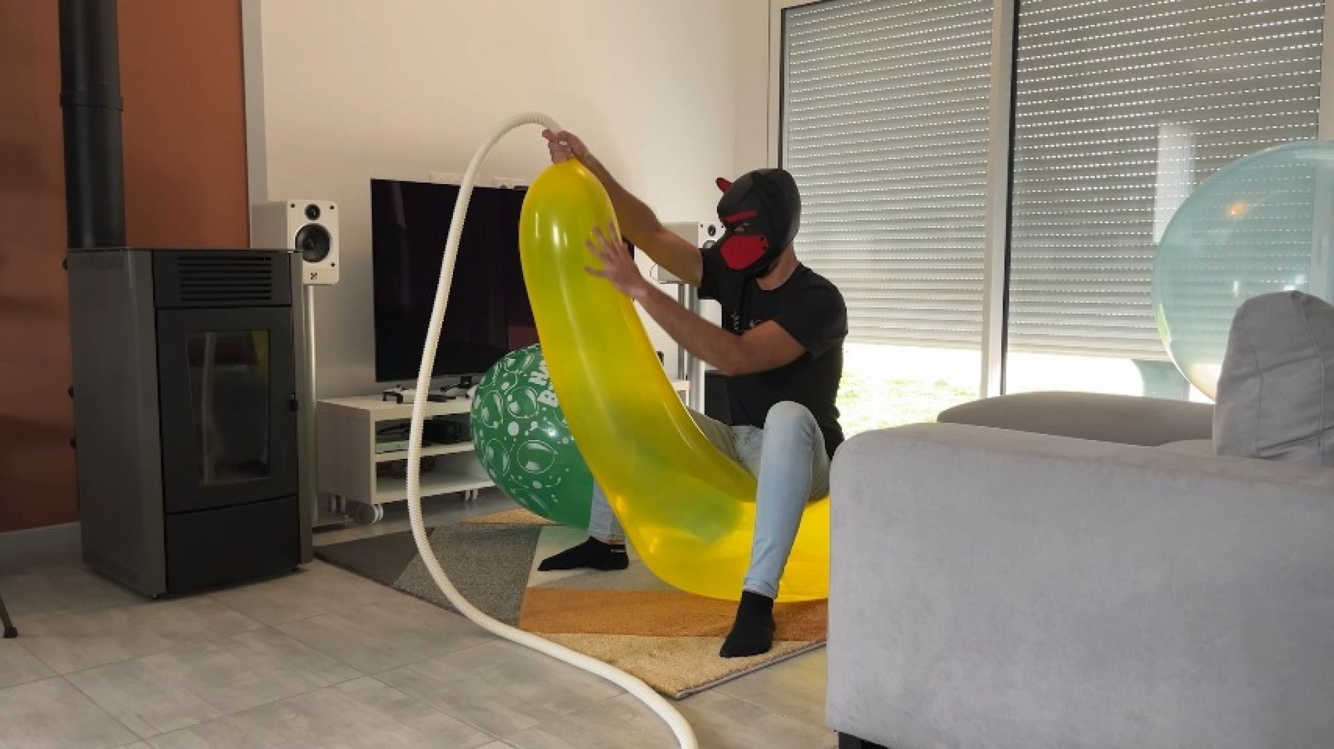 NON POPPING - Pumping and riding big balloons