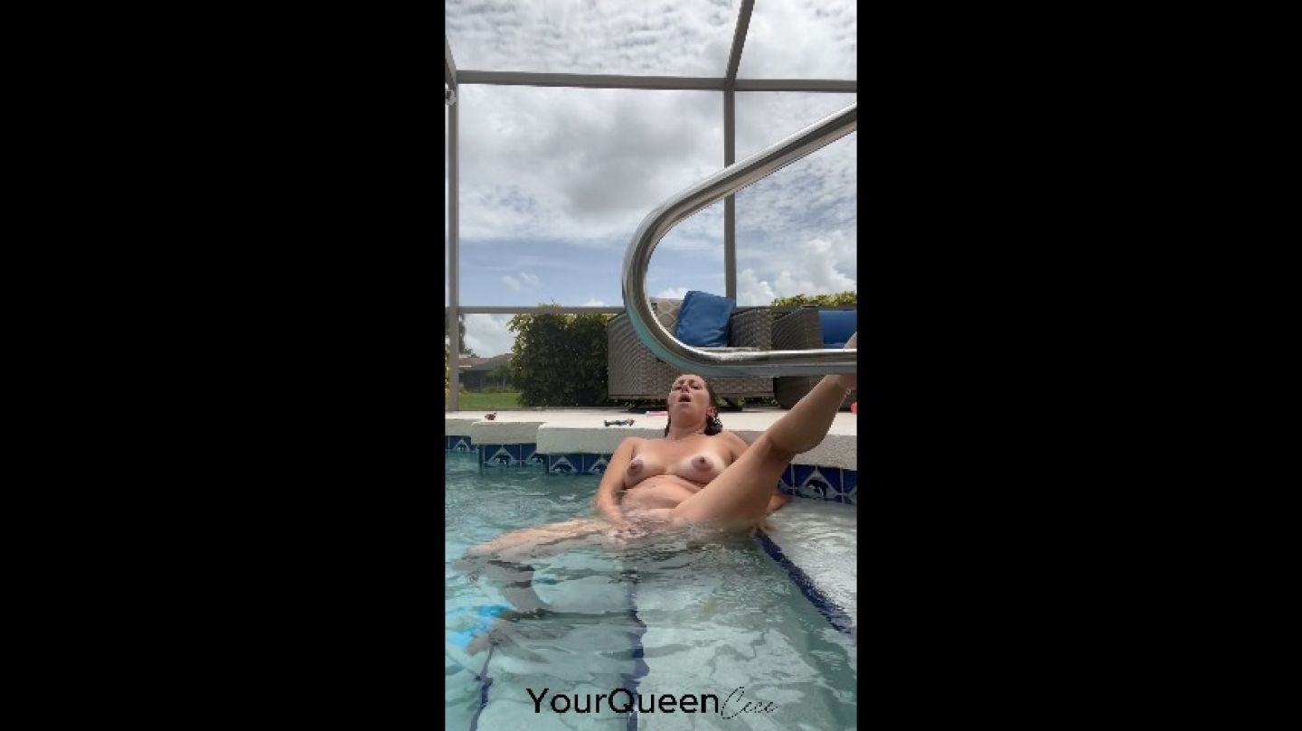 Fucking my Dildo in the pool Part 3