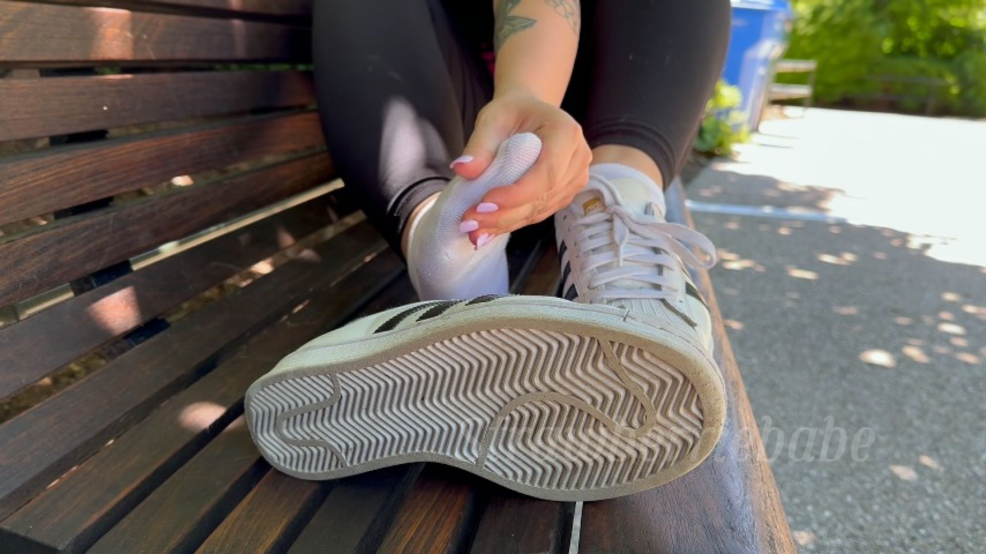 Lounge with your Giantess Girlfriend at the park