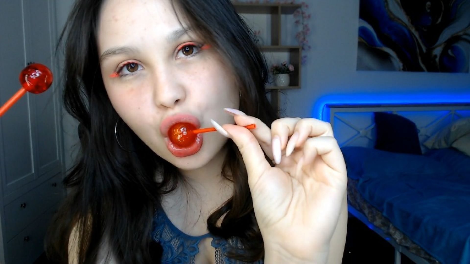 Sucking 2 lolipops