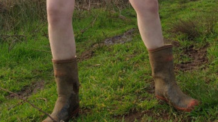 Dirty farmgirl peeing outside and more