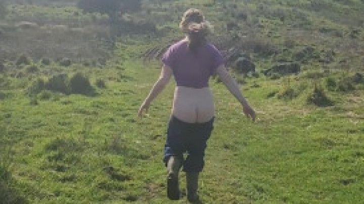 Perfect buttcrack video ft petite girl on farm