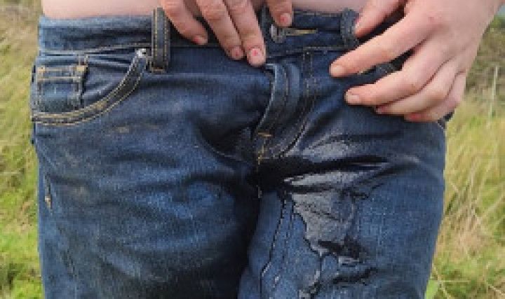 Girl pissing her jeans pee desperation fail