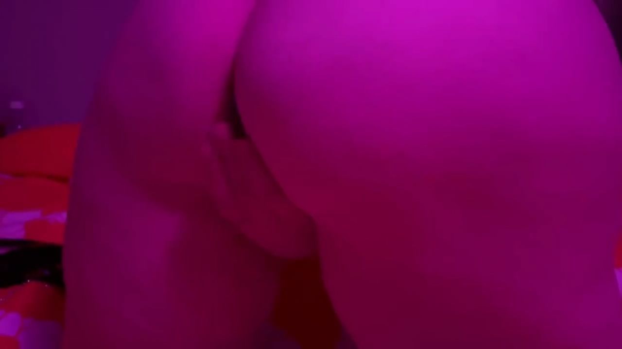 Touching Myself and Losing my Butt Plug Virginity