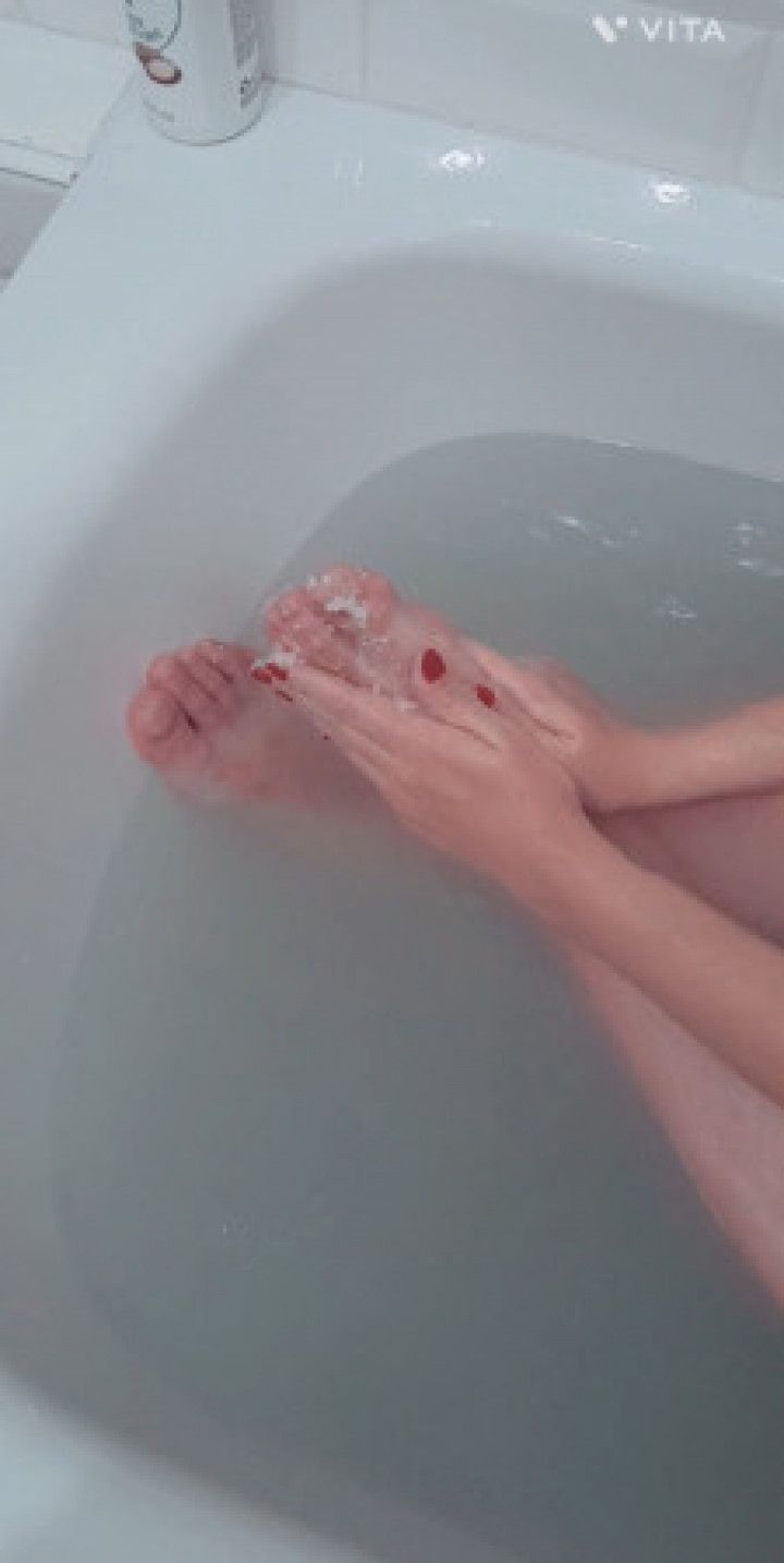 Sweet and sugary foot scrub