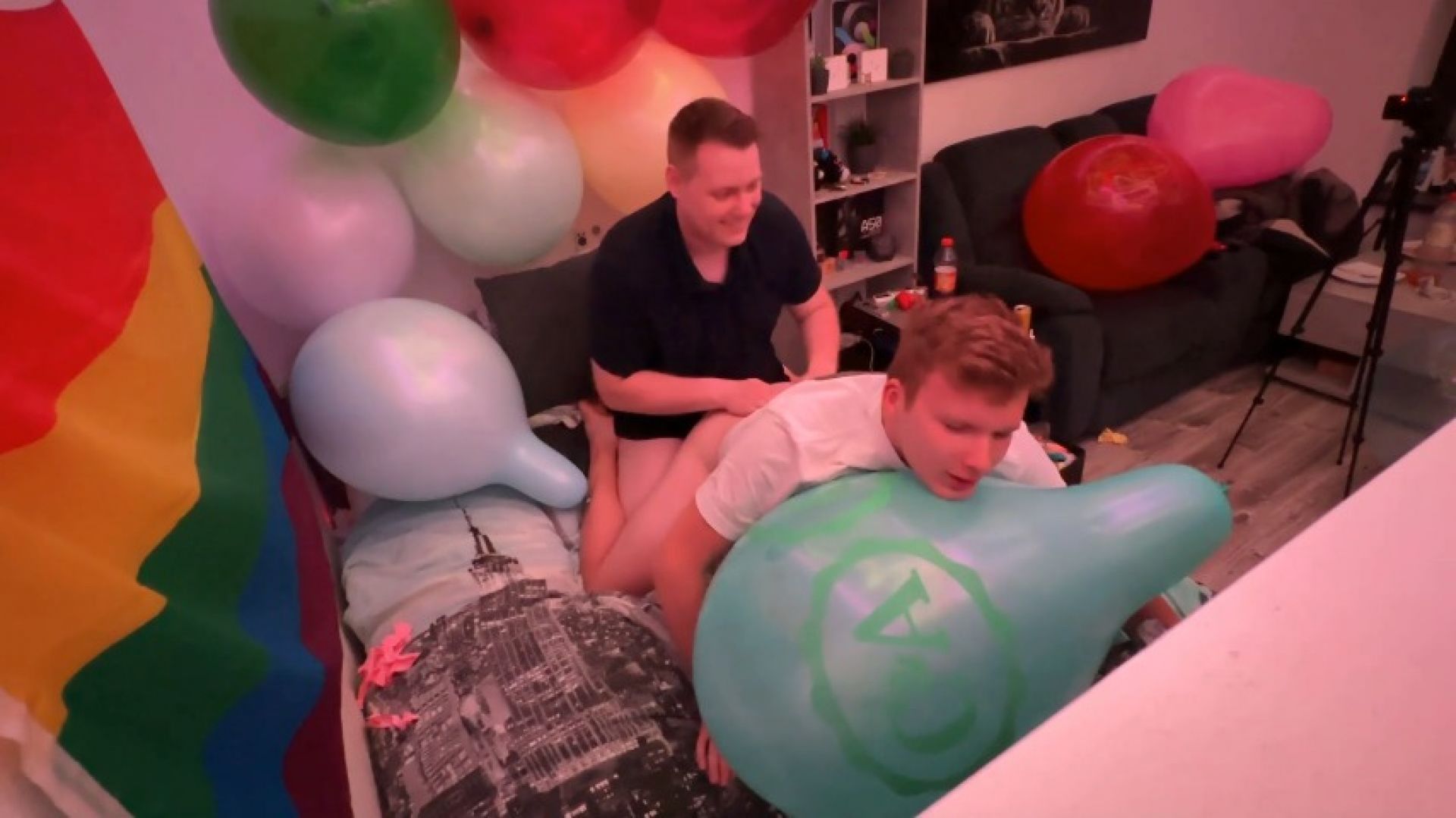 Have sex with Lukas and many Balloons