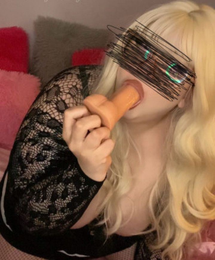 Deepthroat blowjob on dildo