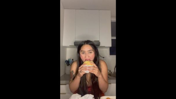 Watch me eating a full burger and dirty fries