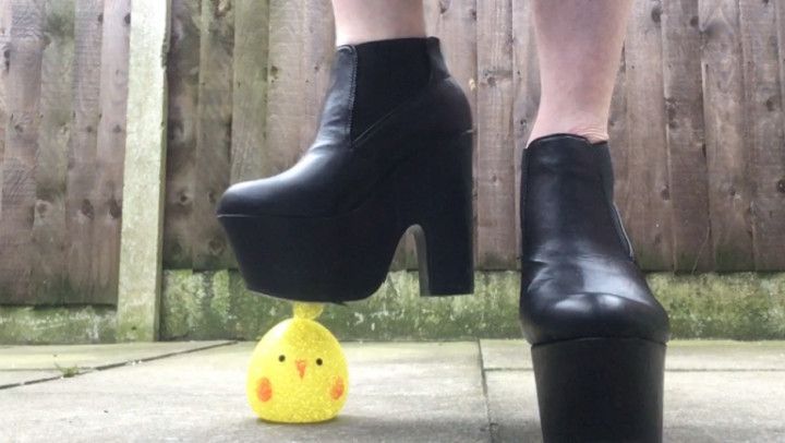 Arikajira Shoe Fetish Easter Chick Crush