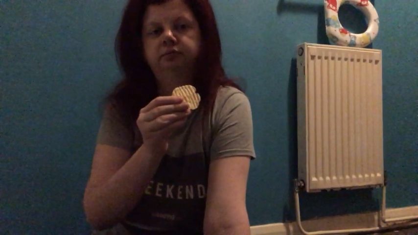 Arikajira In Low Light Eating Crisps