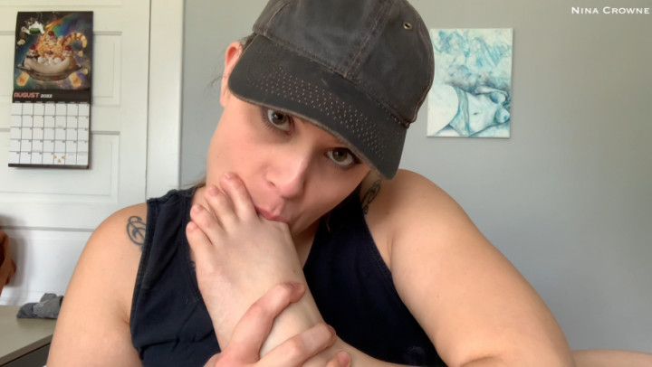 Tomboy Foot Licking &amp; Toe Sucking