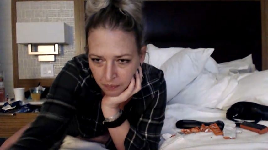 Live Cam Replay: Hotel Bed Eating