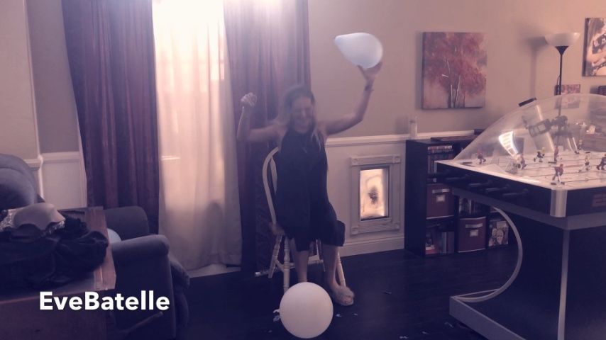 Giggling MILF Sit To Pop Balloons