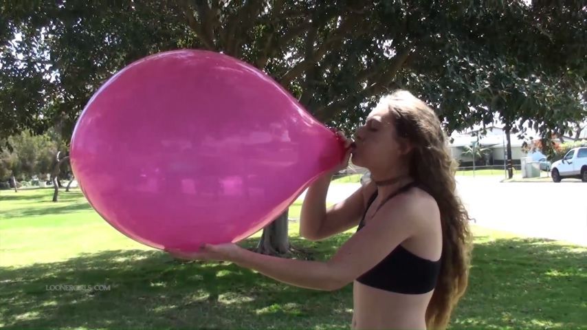 Ana's Outdoor Blow to Pop