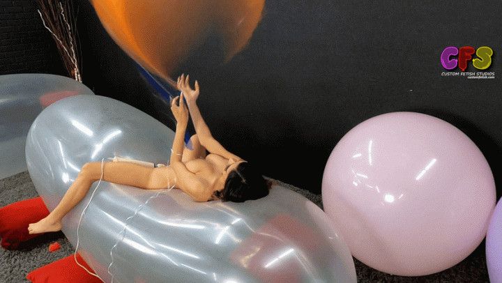 Dazz Vibrates-Plays with BIG Balloons 2