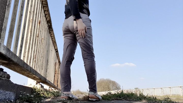 Khaki trousers outdoor bridge wetting