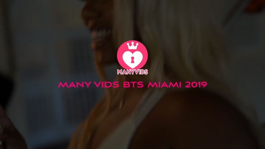 BTS Photoshoot with ManyVids