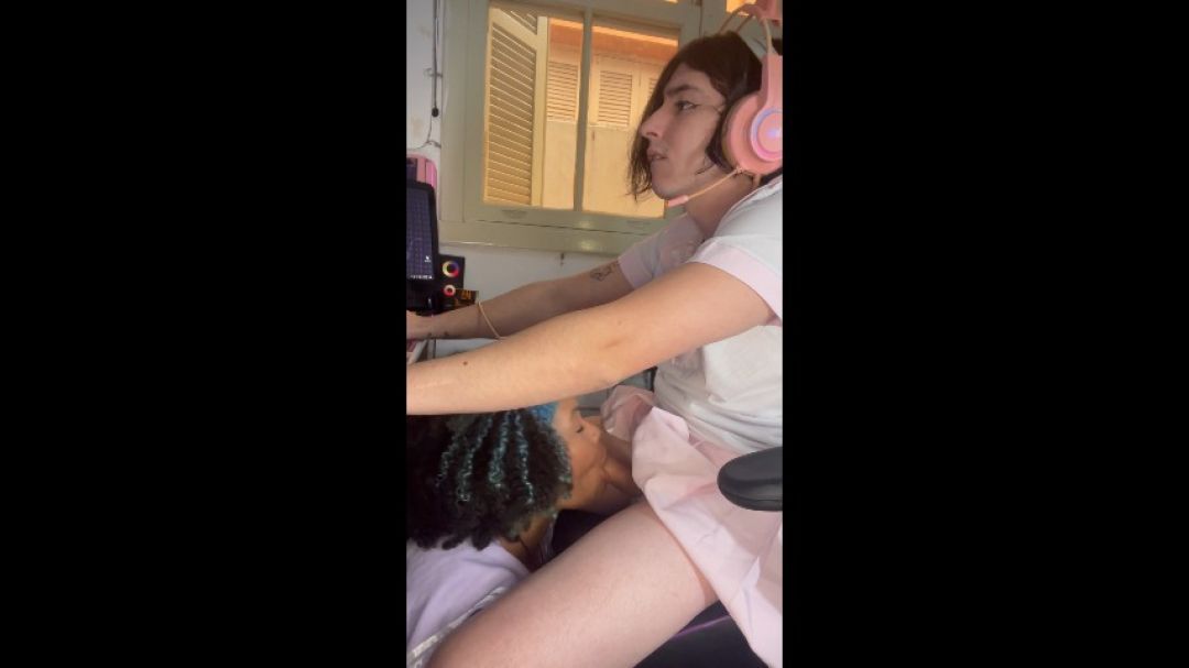 Blowjob while playing games