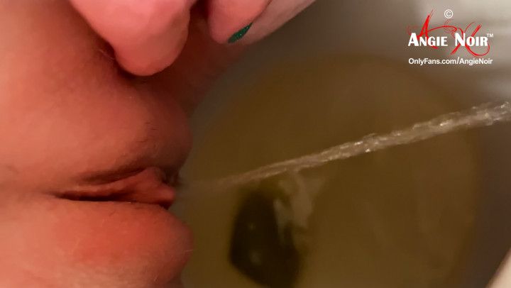 Desperate Pee and Finger Fucking UPCLOSE