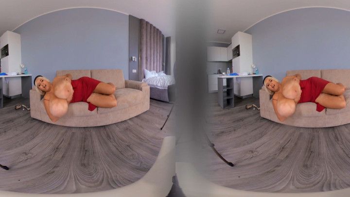 VR180 3D - Titplay on the Sofa with Roxi