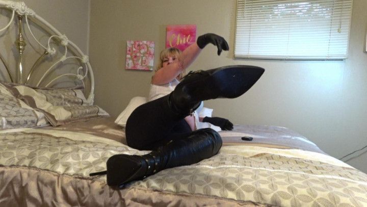 Boot licking cum in my leather glove