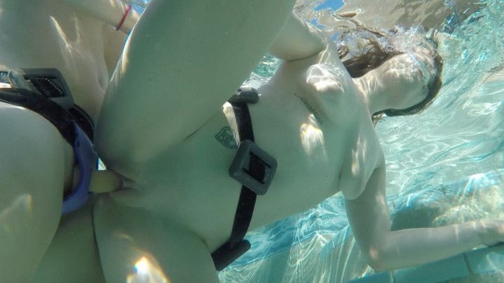 Anastasia &amp; Amanda: Underwater Strap-On