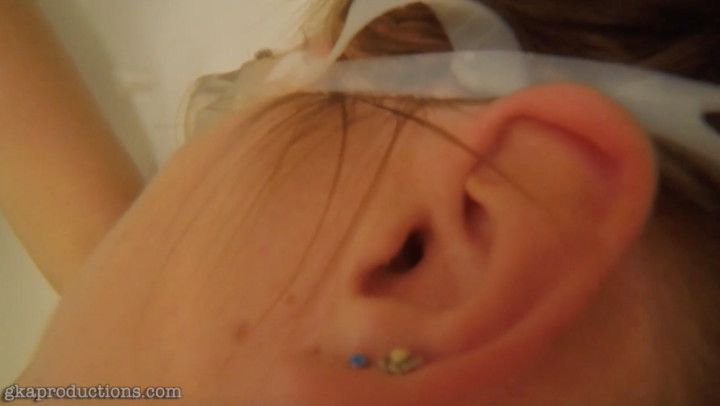 Vika - Underwater BathTub Ear Bubbles