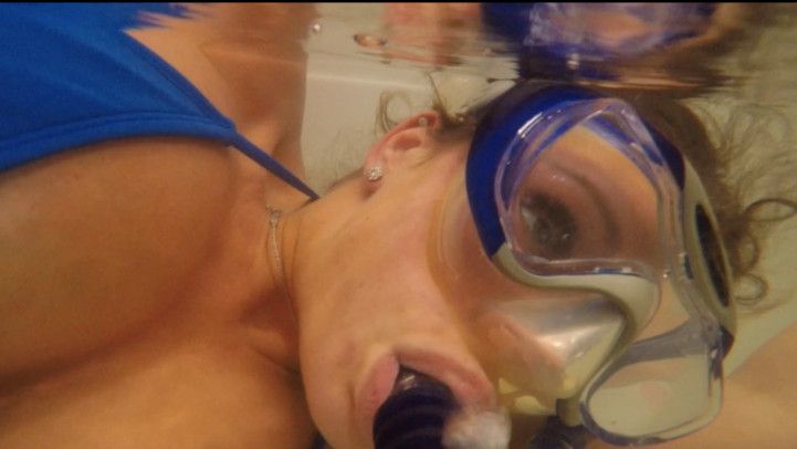 Nikki Brooks - Bathtub Snorkel Gear Fun