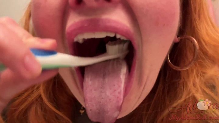 Tooth Brushing 2: dirty tongue