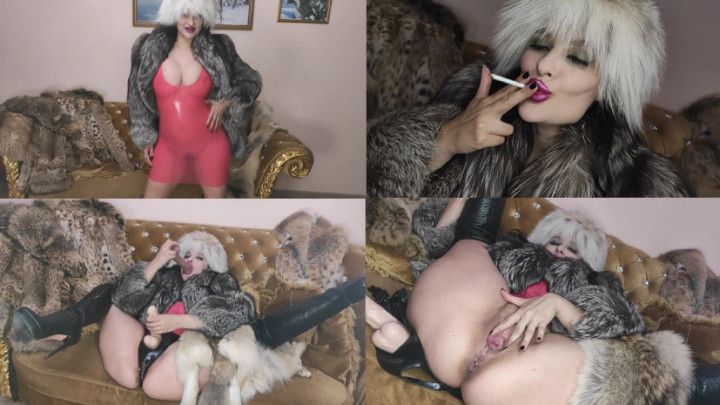 Goddess in furs and latex,strapon,squirt