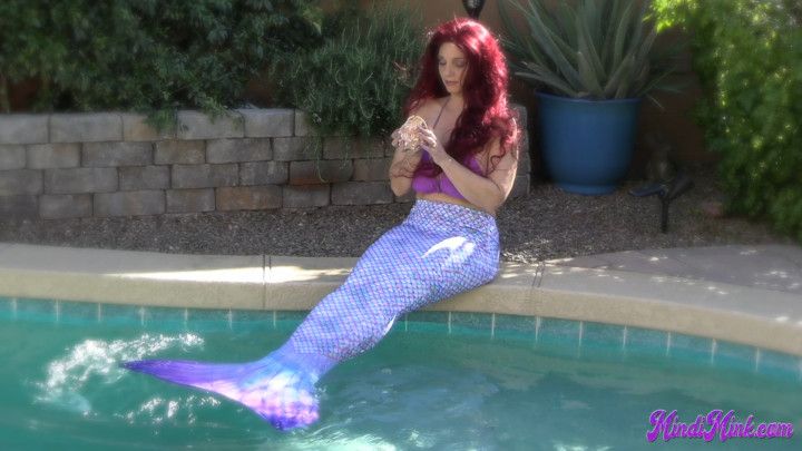 Mindi the Mermaid Masturbates