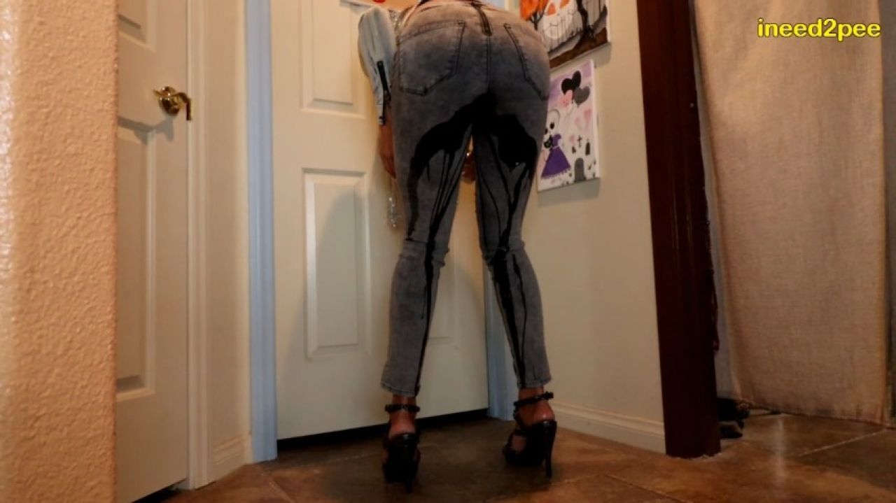 Bella Ink wetting her tight jeggings so sexy