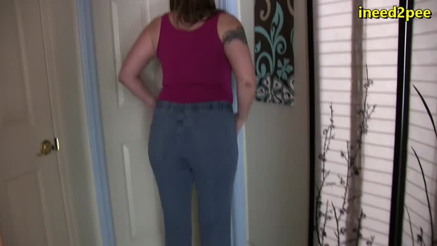 Jassie pissing tight jeans omorashi line