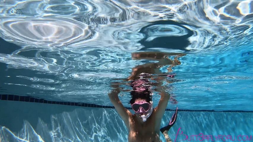 Underwater Skinny Dipping-4K