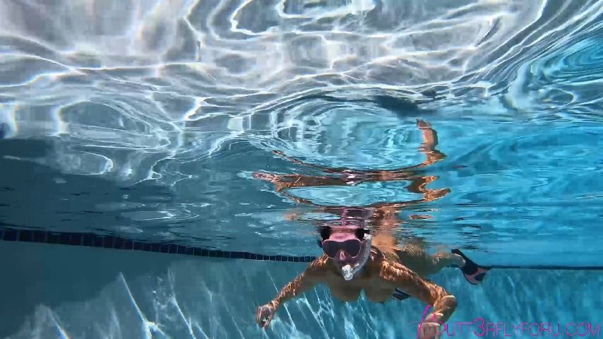 Underwater Skinny Dipping-HD