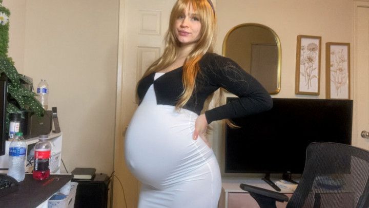 38wks pregnant: Workplace striptease