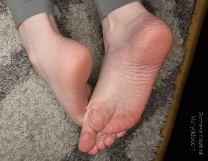 UK Goddess wants you to cum for her sexy, smelly feet